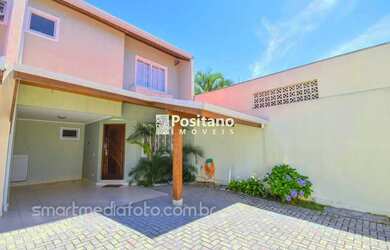 Imagem: A casa possui 3 Dormitórios, 3 Banheiros, 2 Vagas na garagem