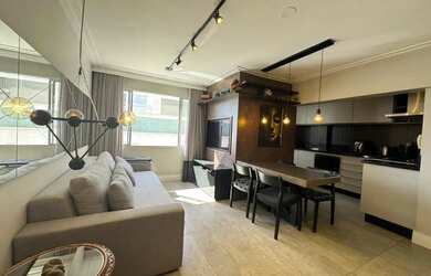 Imagem: O apartamento possui 2 Dormitórios, 1 Banheiro, 1 Vaga na garagem