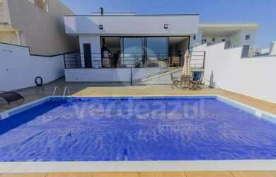 Imagem: A casa em condomínio possui 5 Dormitórios, 5 Banheiros, 4