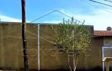 Imagem: A casa possui 3 Dormitórios, 4 Banheiros, 3 Vagas na garagem