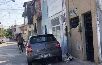 Imagem: A casa possui 3 Dormitórios, 2 Banheiros, 1 Vaga na garagem