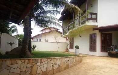 Imagem: A casa possui 4 Dormitórios, 4 Banheiros, 4 Vagas na garagem