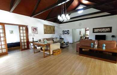 Imagem: A casa possui 5 Dormitórios, 5 Banheiros, 5 Vagas na garagem