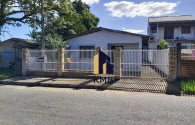 Imagem: A casa possui 3 Dormitórios, 1 Banheiro, 95m² de Área e