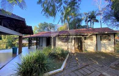 Imagem: A casa em condomínio possui 3 Dormitórios, 3 Banheiros, 300m²