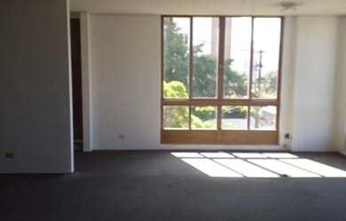 Imagem: O depósito possui 2 Vagas na garagem, 91m² de Área e está