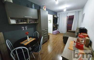 Imagem: O apartamento possui 2 Dormitórios, 1 Banheiro, 1 Vaga na garagem