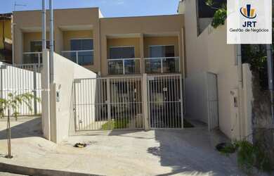 Imagem: A casa possui 2 Dormitórios, 2 Banheiros, 2 Vagas na garagem