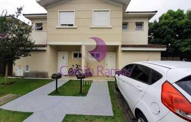 Imagem: A casa possui 3 Dormitórios, 1 Banheiro, 2 Vagas na garagem