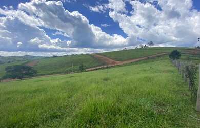 Imagem: O terreno possui 600m² de Área e está localizado em Centro