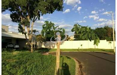 Imagem: O terreno possui 620m² de Área e está localizado em Jardim