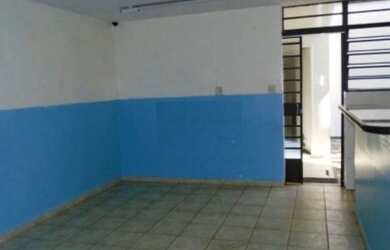 Imagem: O depósito possui 4 Vagas na garagem e 243m² de Área e está