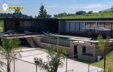 Imagem: A casa em condomínio possui 5 Dormitórios, 5 Banheiros, 5