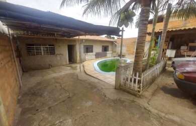 Imagem: A casa possui 2 Dormitórios, 1 Banheiro, 1 Vaga na garagem