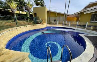 Imagem: A casa em condomínio possui 5 Dormitórios, 5 Banheiros, 5