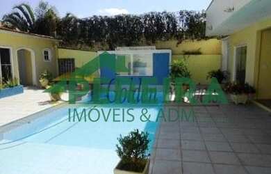 Imagem: A casa em condomínio possui 5 Dormitórios, 1 Banheiro, 3 Vagas