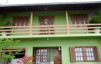 Imagem: A casa possui 3 Dormitórios, 3 Banheiros, 1 Vaga na garagem