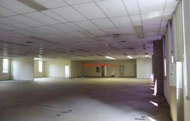 Imagem: O depósito possui 5 Vagas na garagem, 2.194m² de Área e