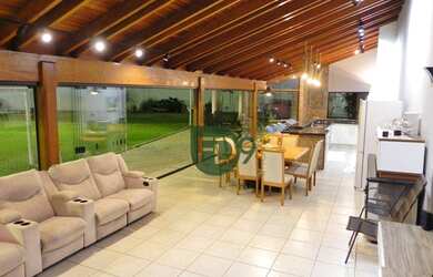 Imagem: A chácara à venda possui 130m² de Área e Churrasqueira e