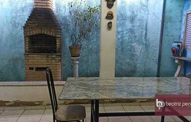 Imagem: A casa possui 4 Dormitórios, 3 Banheiros, 2 Vagas na garagem