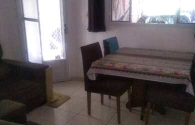 Imagem: A casa possui 2 Dormitórios, 2 Banheiros, 2 Vagas na garagem