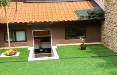 Imagem: A casa possui 3 Dormitórios, 3 Banheiros, 2 Vagas na garagem