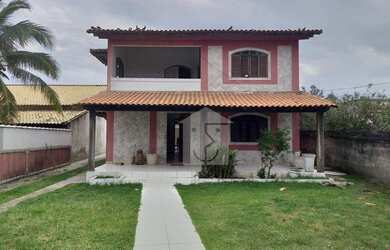 Imagem: A casa possui 3 Dormitórios, 3 Banheiros, 5 Vagas na garagem