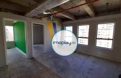 Imagem: O depósito possui 2 Vagas na garagem e 120m² de Área e está