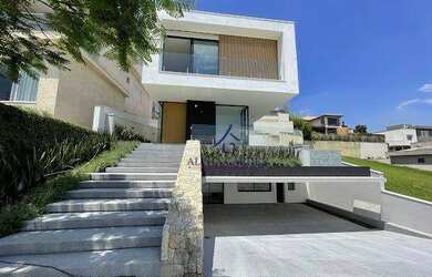 Imagem: A casa em condomínio possui 4 Dormitórios, 5 Banheiros, 2