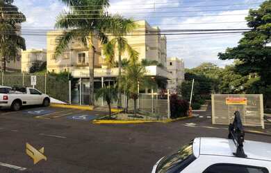 Imagem: O apartamento possui 3 Dormitórios, 1 Banheiro, 1 Vaga na garagem