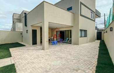 Imagem: A casa possui 4 Dormitórios, 5 Banheiros, 2 Vagas na garagem