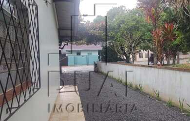 Imagem: A casa possui 5 Dormitórios, 3 Banheiros, 5 Vagas na garagem