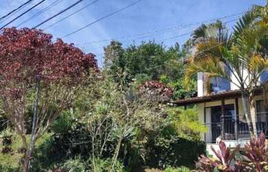 Imagem: A casa possui 2 Dormitórios, 2 Banheiros, 2 Vagas na garagem