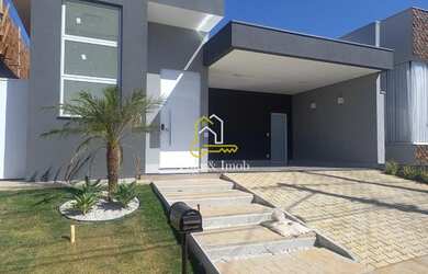 Imagem: A casa em condomínio possui 3 Dormitórios, 2 Banheiros, 4