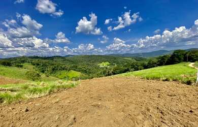 Imagem: O terreno possui 600m² de Área e está localizado em Centro