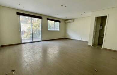 Imagem: O depósito possui 1 Vaga na garagem, 40m² de Área e está