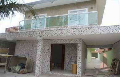 Imagem: A casa possui 5 Dormitórios, 3 Banheiros, 5 Vagas na garagem