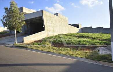 Imagem: O terreno possui 300m² de Área e está localizado em Bragança