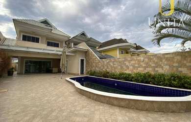 Imagem: A casa em condomínio possui 4 Dormitórios, 5 Banheiros, 3