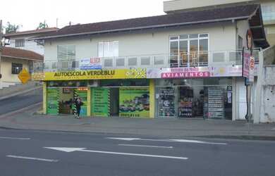 Imagem: O depósito possui 5 Vagas na garagem, 180m² de Área e está