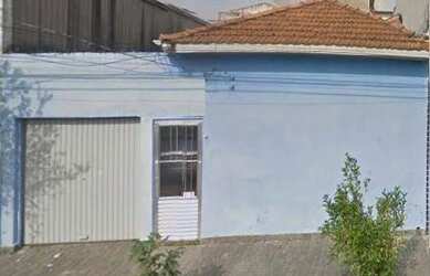 Imagem: A casa possui 4 Dormitórios, 2 Banheiros, 2 Vagas na garagem