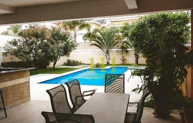 Imagem: A casa em condomínio possui 4 Dormitórios, 5 Banheiros, 5