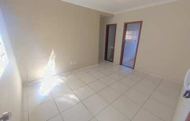 Imagem: O apartamento possui 3 Dormitórios, 1 Banheiro, 1 Vaga na garagem