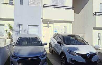 Imagem: A casa possui 2 Dormitórios, 1 Banheiro, 2 Vagas na garagem