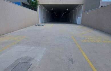 Imagem: O depósito possui 5 Vagas na garagem, 740m² de Área e está