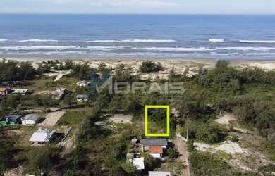 Imagem: O terreno possui 300m² de Área e está localizado em Balneário