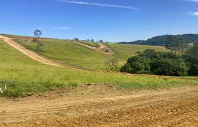 Imagem: O terreno possui 600m² de Área e está localizado em Centro