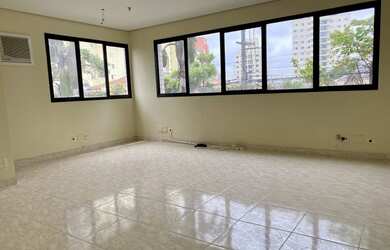 Imagem: O depósito possui 1 Vaga na garagem, 35m² de Área e está