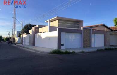 Imagem: A casa em condomínio possui 3 Dormitórios, 2 Banheiros, 5