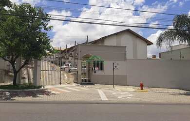 Imagem: A casa em condomínio para alugar possui 2 Dormitórios, 2 Banheiros